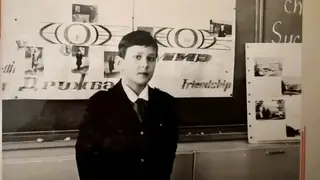 Глава Красноярска поздравил педагогов с Днём учителя и показал фото со школьной скамьи Глава Красноярска поздравил педагогов с Днём учителя и показал фото со школьной скамьи
