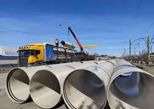 В Красноярск привезли первую партию труб для ремонта коллектора на Семафорной