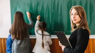 В Госдуме предложили платить учителям за успехи учеников В Госдуме предложили платить учителям за успехи учеников