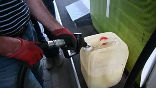 Сразу два сибирских региона ввели ограничения на продажу топлива, на очереди ещё один Сразу два сибирских региона ввели ограничения на продажу топлива, на очереди ещё один