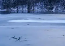 На Байкале машина с китайскими туристами провалилась под лёд