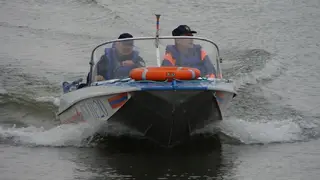 В Краснотуранском районе рыбака на лодке унесло течением В Краснотуранском районе рыбака на лодке унесло течением