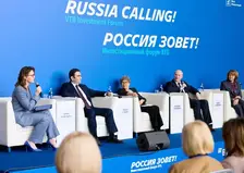 Кризис кризису рознь: о чем спорили экономисты на «РОССИИ ЗОВЕТ!»