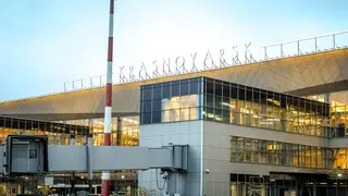 Из-за тумана в аэропорту Красноярска задерживаются рейсы Из-за тумана в аэропорту Красноярска задерживаются рейсы