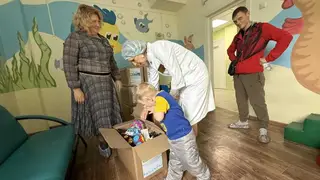 Региональный Совет сторонников «Единой России» передал «Коробки храбрости» в отоларингологический стационар в Красноярске Региональный Совет сторонников «Единой России» передал «Коробки храбрости» в отоларингологический стационар в Красноярске
