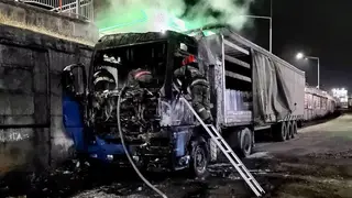 В Улан-Удэ на глазах горожан вспыхнула фура В Улан-Удэ на глазах горожан вспыхнула фура