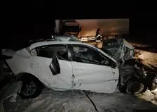 В Красноярском крае в ДТП с фурой погибли водитель легковушки и его пассажирка