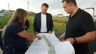 Мэр Красноярска проверил стройку в Солонцах: новый водовод, детсад и парк, который просили жители Мэр Красноярска проверил стройку в Солонцах: новый водовод, детсад и парк, который просили жители