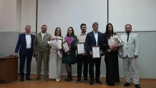 Красноярские врачи получили благодарственные письма в преддверии Дня военного медика Красноярские врачи получили благодарственные письма в преддверии Дня военного медика