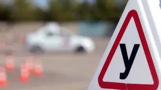 Супруги участников СВО могут получить компенсацию за обучение в автошколе Супруги участников СВО могут получить компенсацию за обучение в автошколе