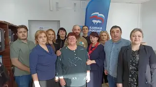 Активисты партии «Единая Россия» собирают гуманитарную помощь в рамках акции «Тепло для Героя» Активисты партии «Единая Россия» собирают гуманитарную помощь в рамках акции «Тепло для Героя»