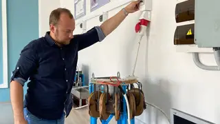 Красноярские учёные получили усовершенствованный сплав для производства легчайшей проволоки из «летучего металла» Красноярские учёные получили усовершенствованный сплав для производства легчайшей проволоки из «летучего металла»
