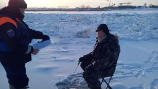 В Красноярском крае три рыбака отправились «покорять Енисей» на льдине В Красноярском крае три рыбака отправились «покорять Енисей» на льдине