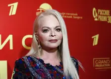 Лариса Долина должна освободить квартиру, купленную у нее Полиной Лурье, к 8 января